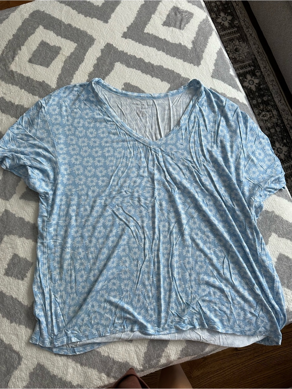 Light Blue Floral V-Neck Women’s Top American eagle SOOOO SOFT